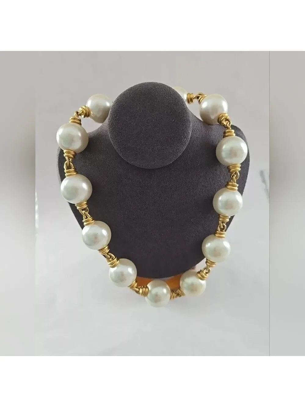 Anne Klein Large Faux Pearl Gold Tone Necklace 17.5” EUC